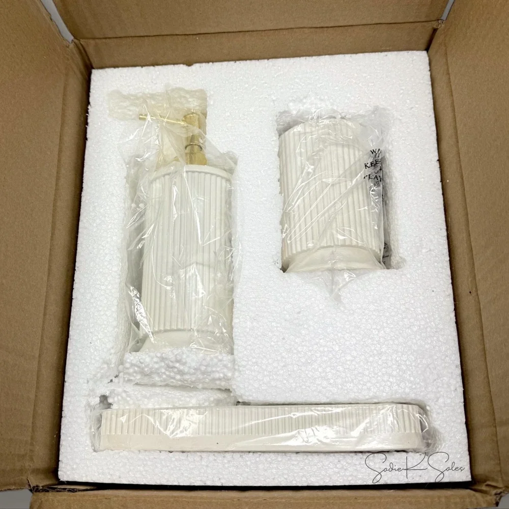 Trevo 3‑Piece Resin Bath Set – My Texas House – Back to College |‎ Dorm Bathroom